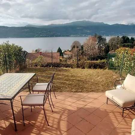 View, Pool, Near Beach, Pinball, Darts Arcade Dom wakacyjny Laveno-Mombello